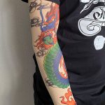 Textiltattoo zum Überziehen für den Arm (Drache)